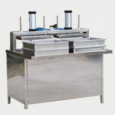 Máquina de moldagem de tofu pneumática de duas estações para a fábrica de soja fresca