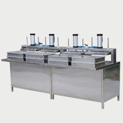 Máquina de moldagem pneumática de quatro estações de soja fresca e tofu com design de tamanho pequeno